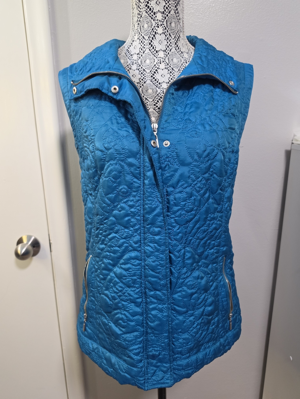 Christopher & Banks Teal Floral Quilted Embroidered Vest XL Zip Pockets
